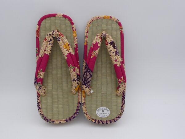 zori sandales traditionnelles en paille lanière fleurie violette